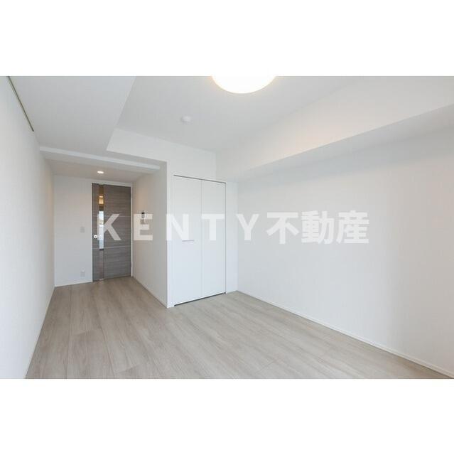 その他部屋・スペース　落ち着いた色調の寝室です