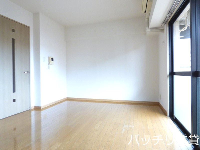 居室・リビング　別号室タイプの為、現状を優先致します。