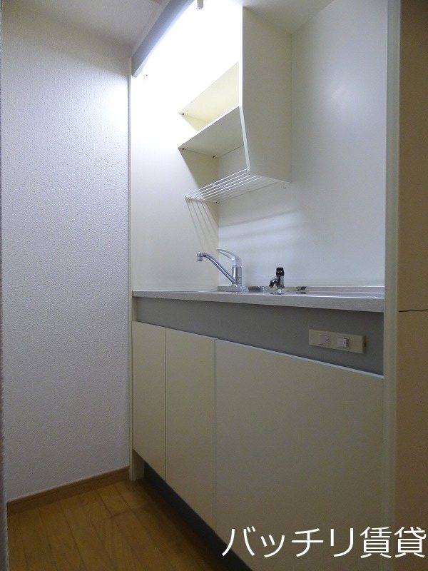 キッチン　別号室タイプの為、現状を優先致します。