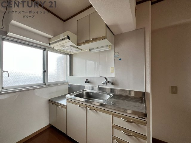 キッチン　採光あり明るいキッチン♪