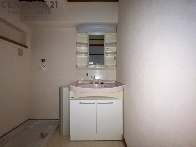 洗面設備　洗面所内に室内洗濯機置場がついてます！