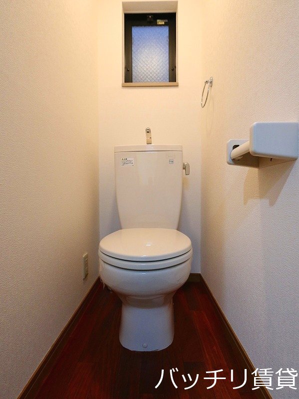 トイレ　画像は別号室タイプの為、現状を優先致します。