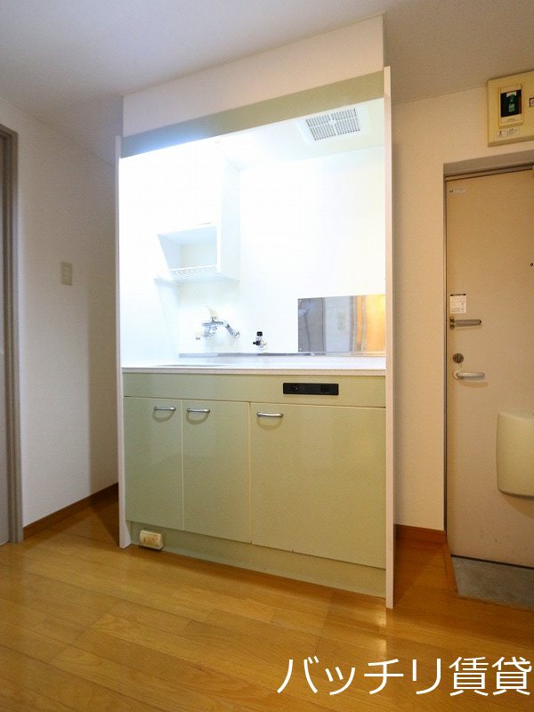 キッチン　画像は別号室タイプの為、現状を優先致します。