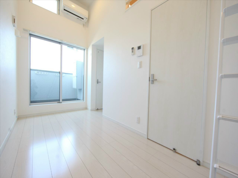 バルコニー　洋室5.8帖　ロフト5.4帖（収納でもお部屋でも使えます）