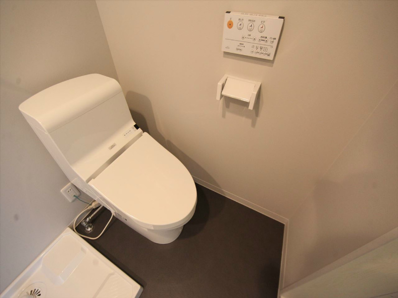 トイレ　温水洗浄暖房便座付トイレ