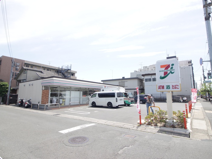 コンビニ　セブンイレブン（コンビニ）まで565m