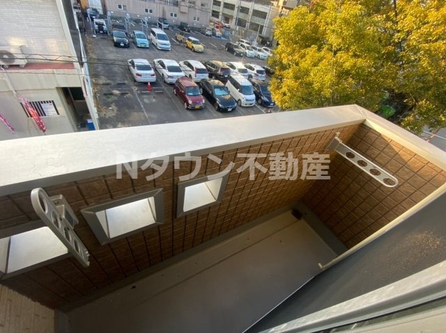 バルコニー　外からの目が気にならないバルコニーで洗濯物が干せます