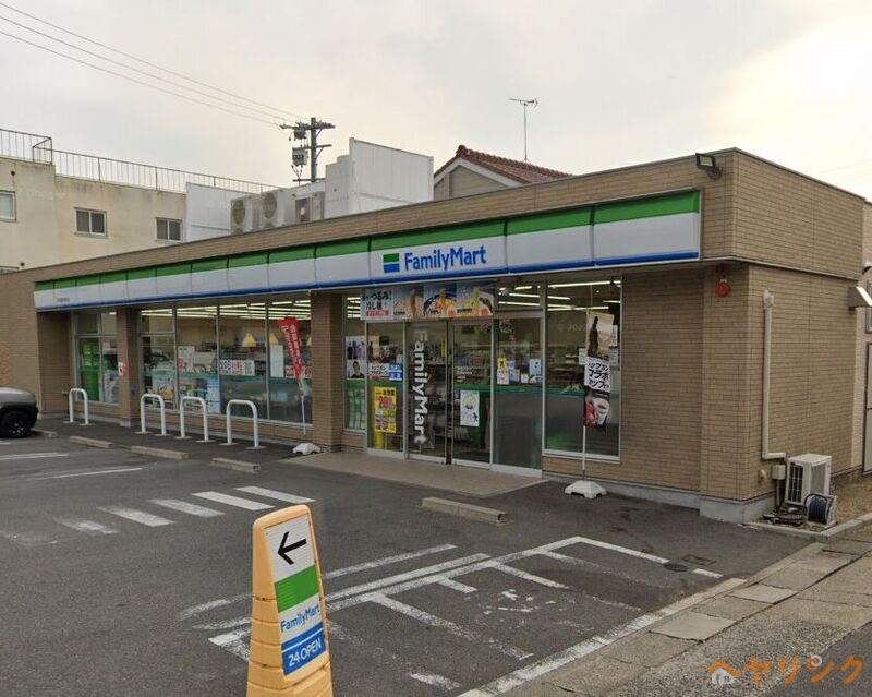 コンビニ　ファミリーマート名古屋松坂町店（コンビニ）まで398m
