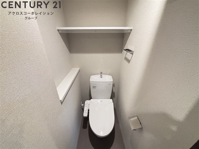 トイレ　落ち着いた色調のトイレです