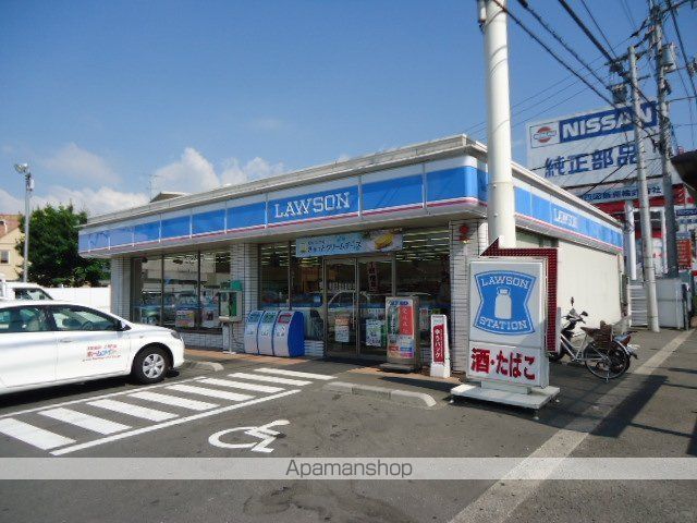 コンビニ　ローソン松山井門店（コンビニ）まで302m
