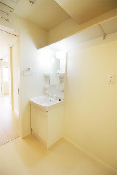 洗面設備　類似室内