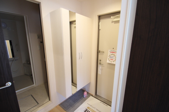 玄関　※別号室の写真です