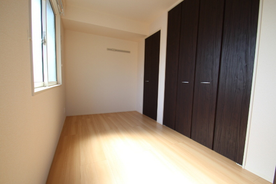 居室・リビング　※別号室の写真です