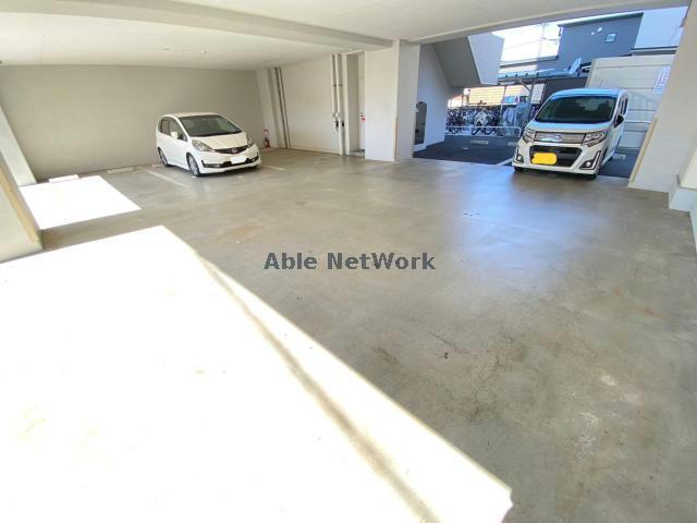 駐車場　駐車場