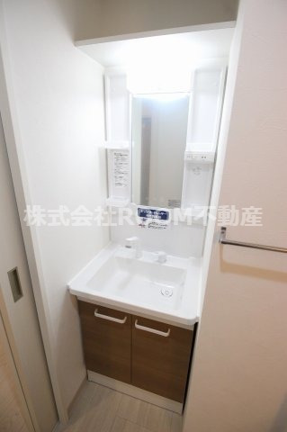 洗面設備　独立洗面化粧台付き