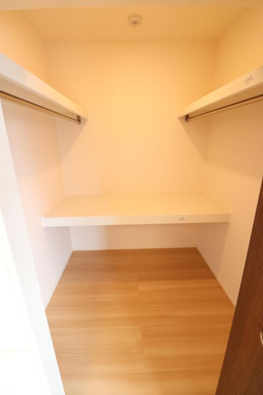 収納　洋室6帖のウォークインクローゼット