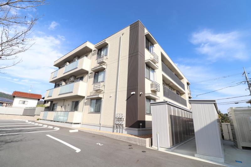 建物外観　メセナ吉行　建物外観