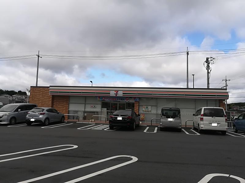 コンビニ　セブンイレブン（コンビニ）まで650m