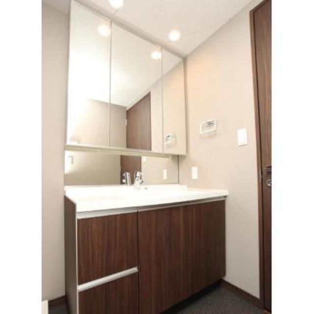 洗面設備　※写真は同タイプ住戸です。