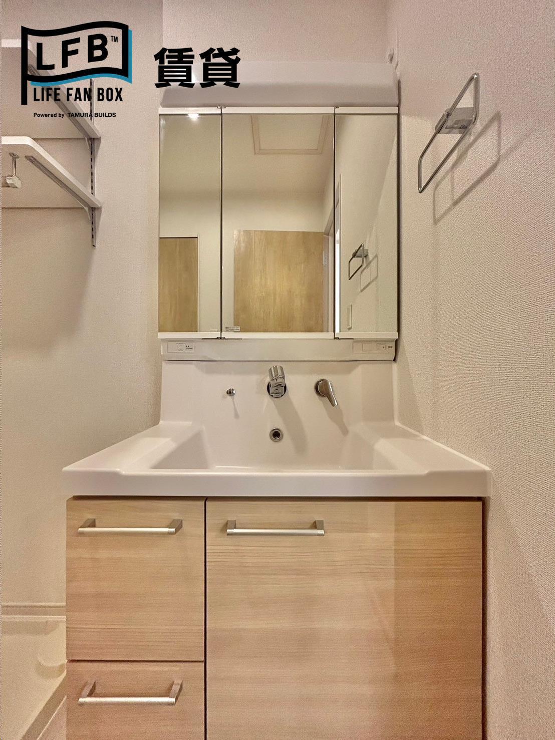 洗面設備　※反転間取り202号室の室内写真です。