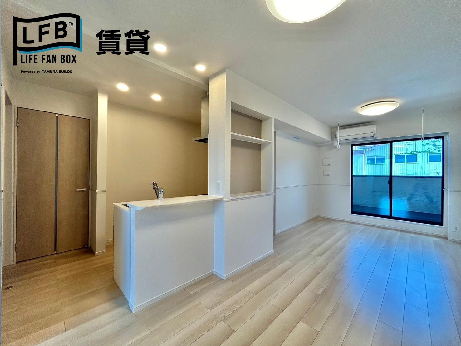 居室・リビング　※反転間取り202号室の室内写真です。