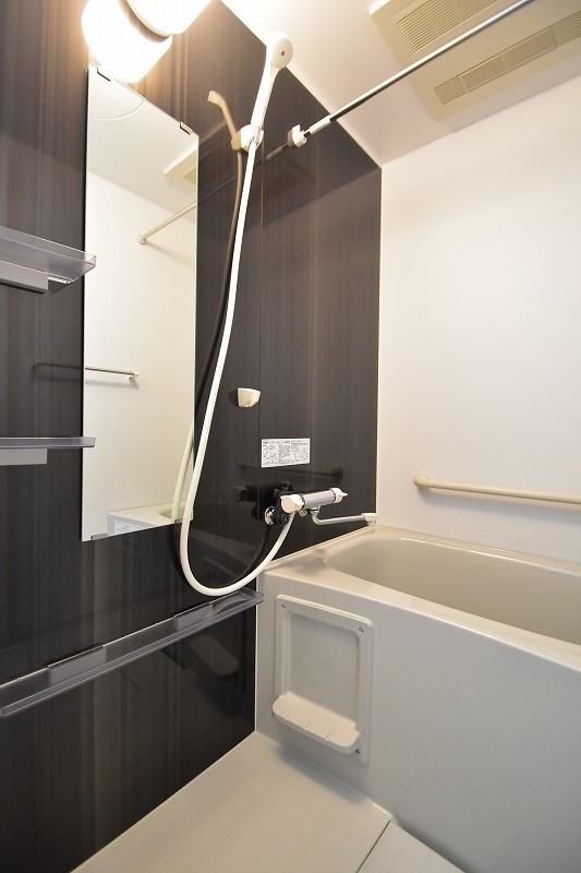 バス・シャワールーム　お問合せはシティホーム海田センター　082-821-2227