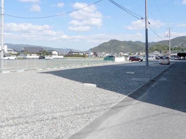 駐車場　車をお持ちの方に嬉しい駐車場付きの物件です