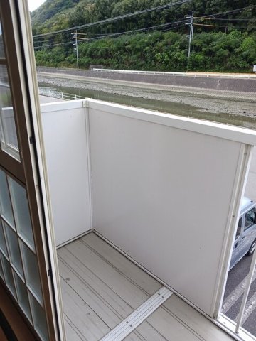 バルコニー　お洗濯にも便利なバルコニー付き