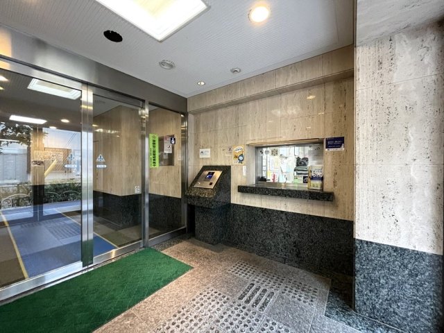 エントランス　建物の内部です