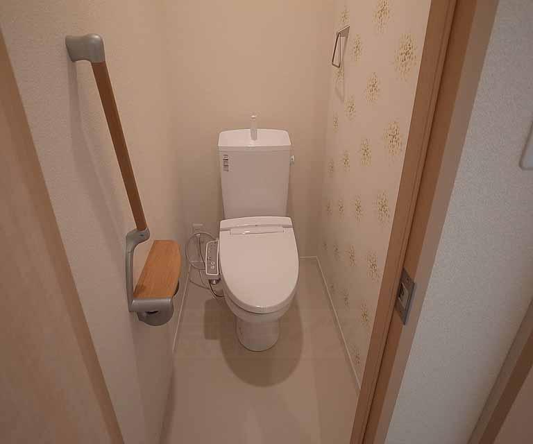 トイレ　ウォシュレット機能搭載のトイレです。