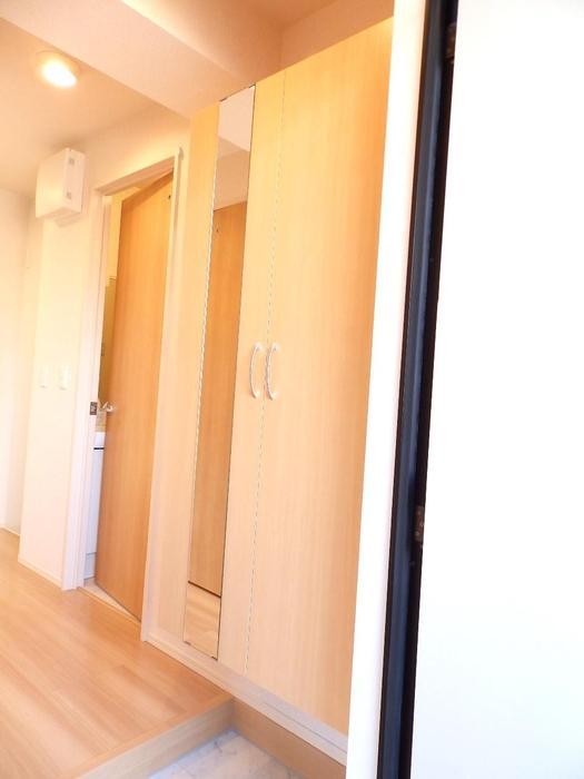 玄関　玄関　シューズボックス完備