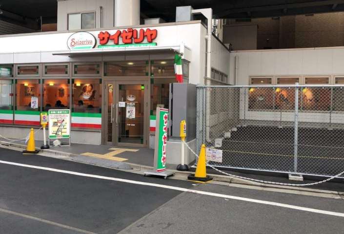 飲食店　サイゼリヤ京急大森町駅前店（飲食店）まで300m