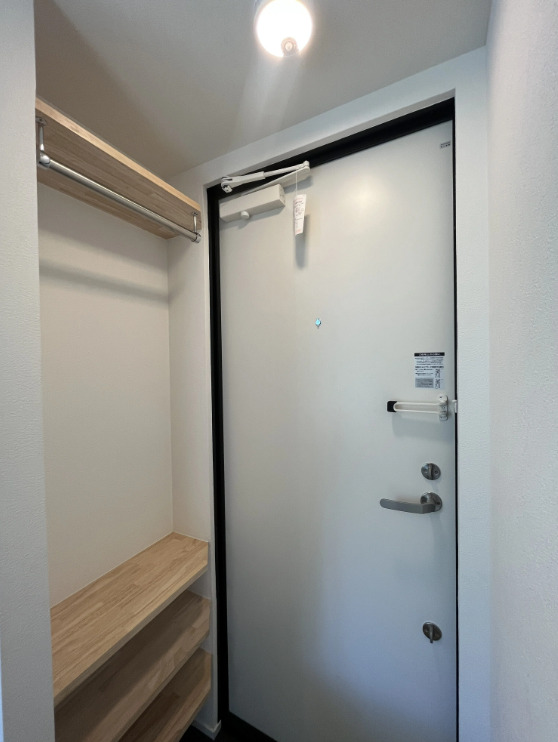 玄関　収納もある玄関です