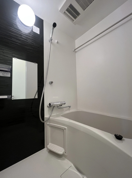 バス・シャワールーム　コンパクトで使いやすいお風呂です