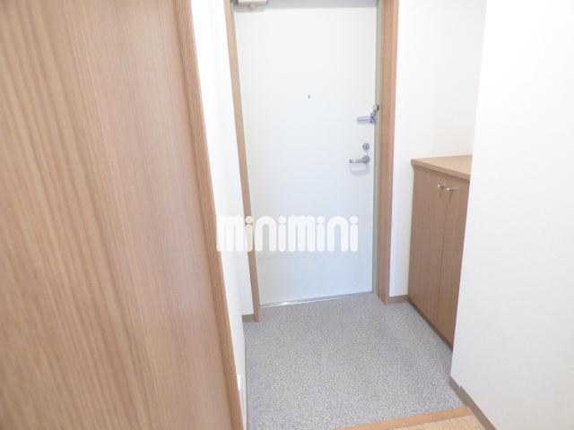 玄関　下駄箱も付いています。