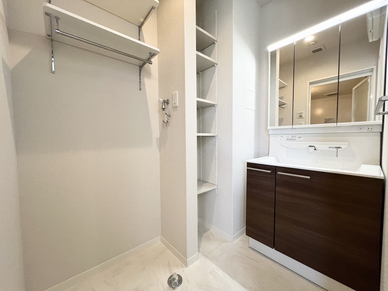 洗面設備　※反転タイプ2階の写真です