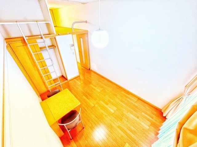 居室・リビング　家電・家具付き物件です。