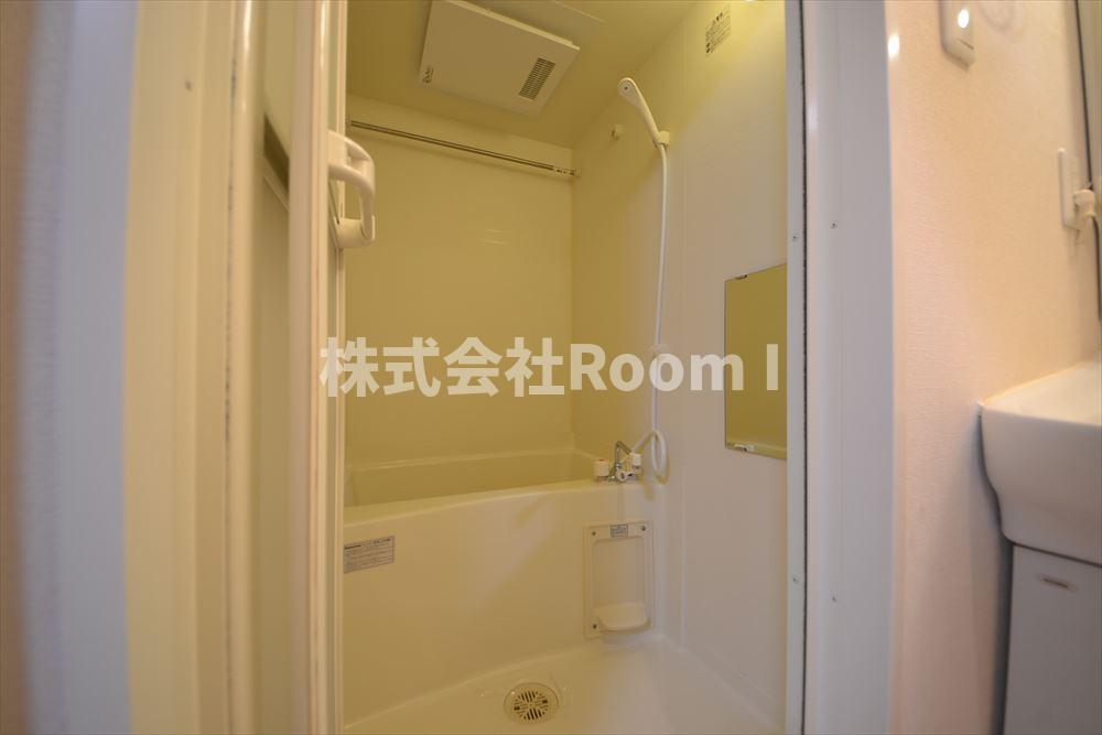 バス・シャワールーム　コンパクトで使いやすいお風呂です