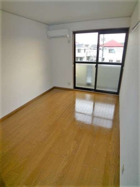 居室・リビング　★２階南側洋室★