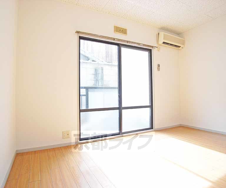 居室・リビング　広い室内です。