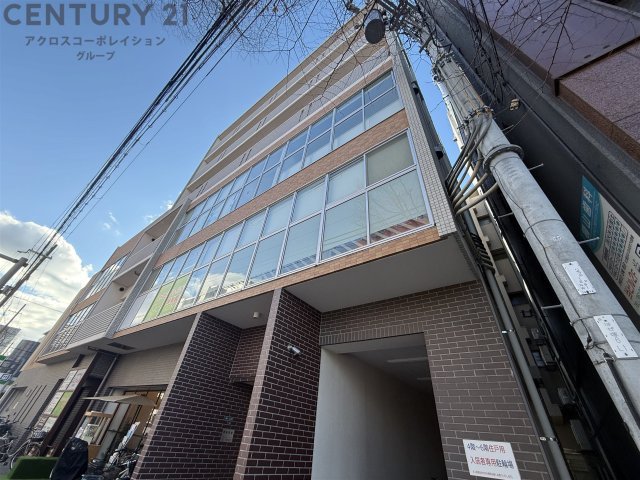 建物外観　オートロックで外部の人間が簡単に出入りできないため安心です。