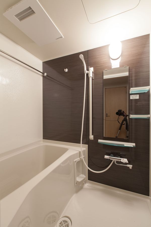 バス・シャワールーム　追焚き・浴室乾燥機機能付