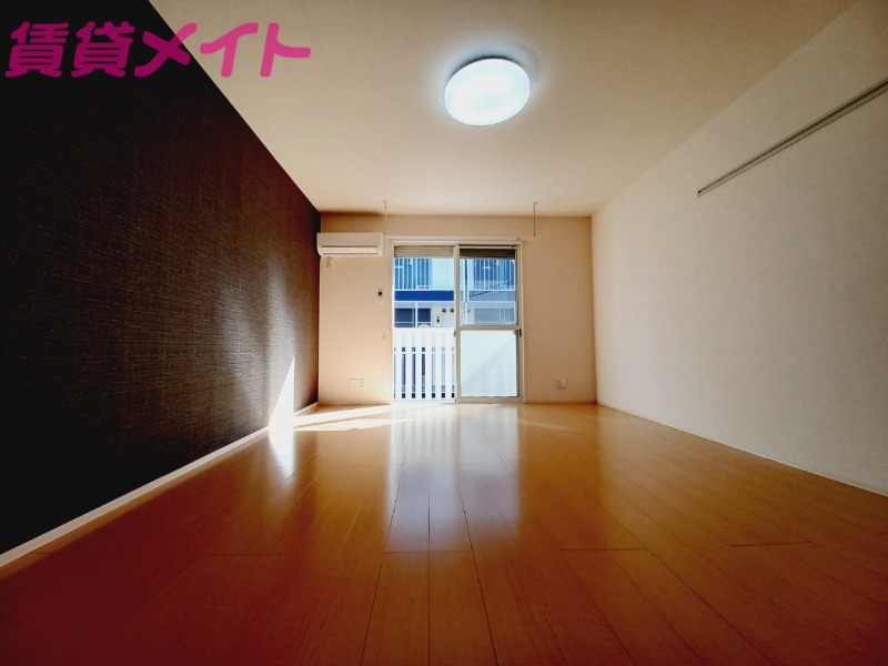 居室・リビング　別部屋参考写真です