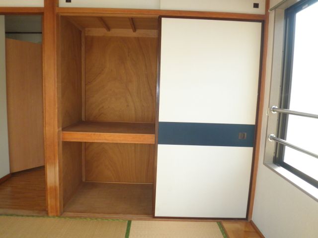収納　押入れ