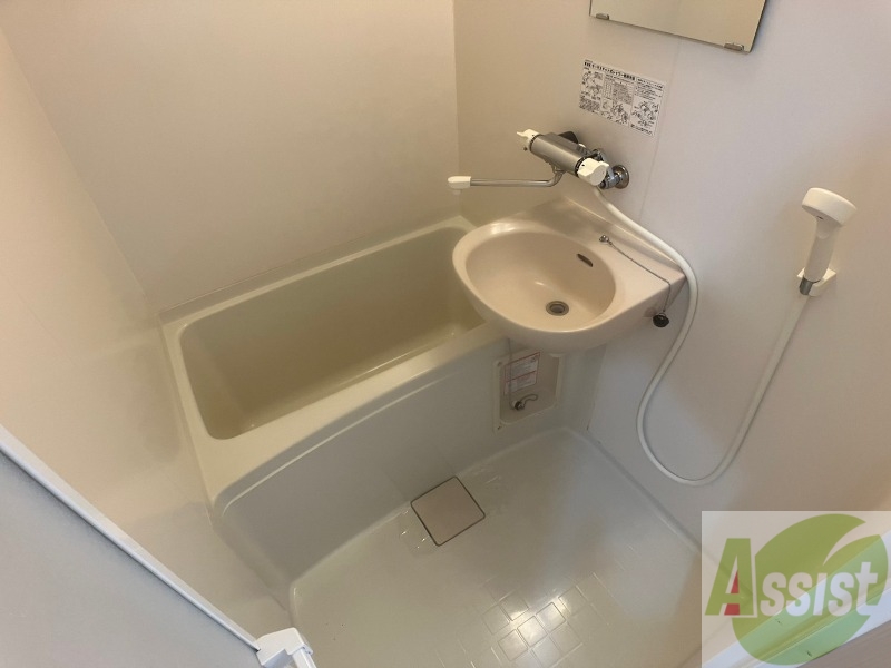 バス・シャワールーム　お風呂になります。一日の疲れを癒してくださいね。