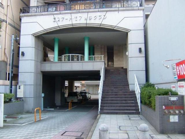 エントランス　【エントランス（外）】オートロック・駐車場