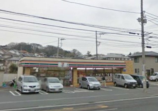 コンビニ　セブンイレブン横浜笹下5丁目店（コンビニ）まで810m