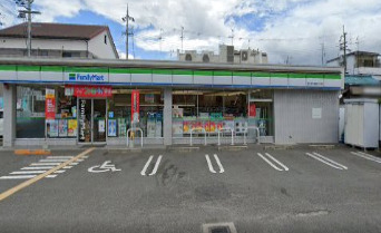 コンビニ　ファミリーマート 東大阪大蓮南四丁目店（コンビニ）まで695m