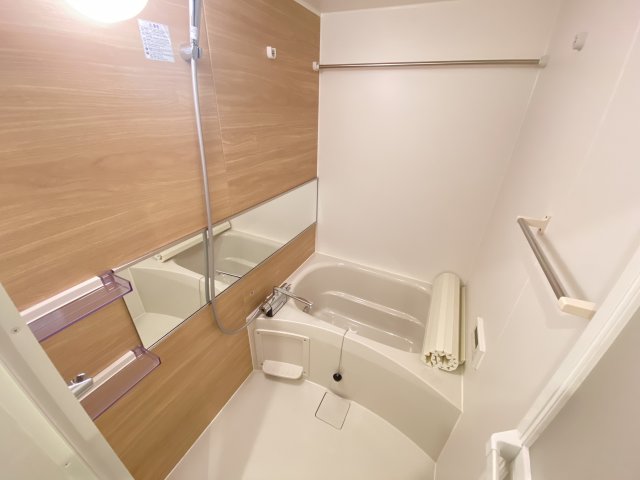 バス・シャワールーム　コンパクトで使いやすいお風呂です