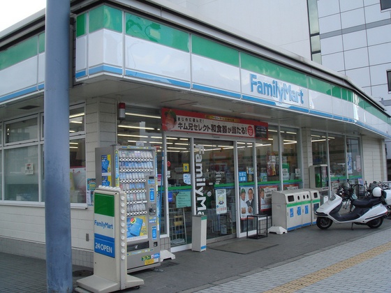 コンビニ　ファミリーマート津市戸木町店（コンビニ）まで132m